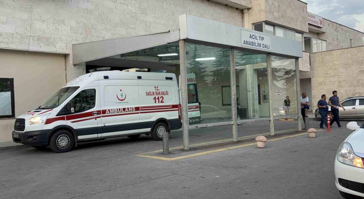 Edirnede otomobille çarpışan motosikletli ağır yaralandı