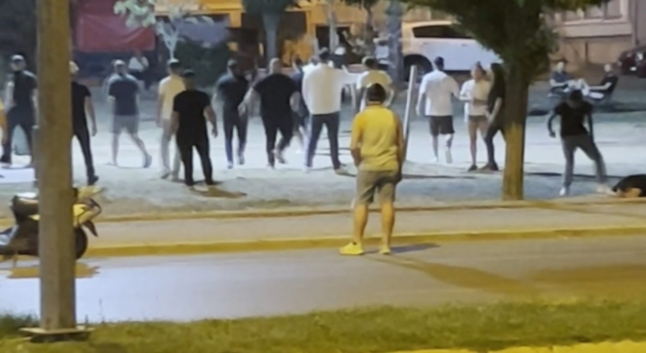 Edirnede tekmeli yumruklu kavga kamerada