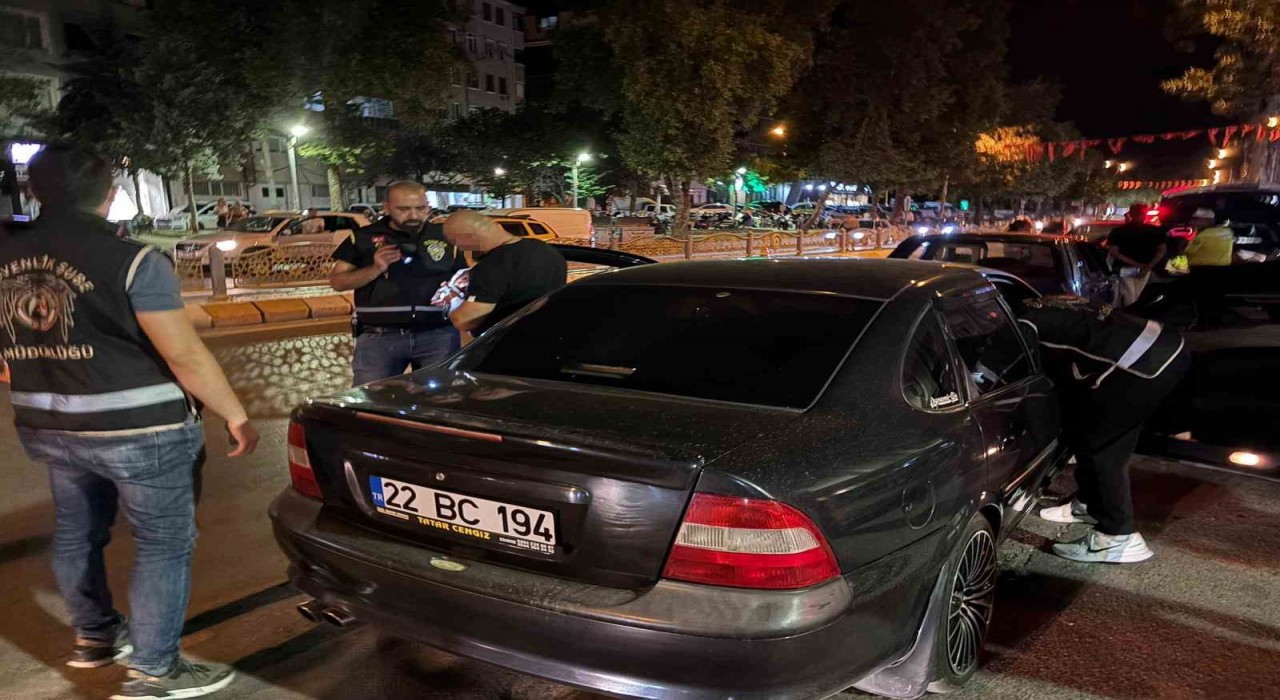 Edirnede trafik ve asayiş denetimi: 6 araç trafikten men edildi
