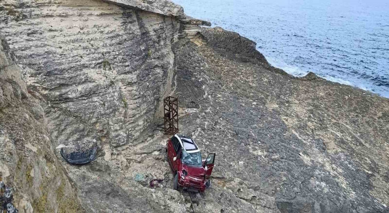 El frenini çekmeyi unutunca Pembe Kayalardan uçtular