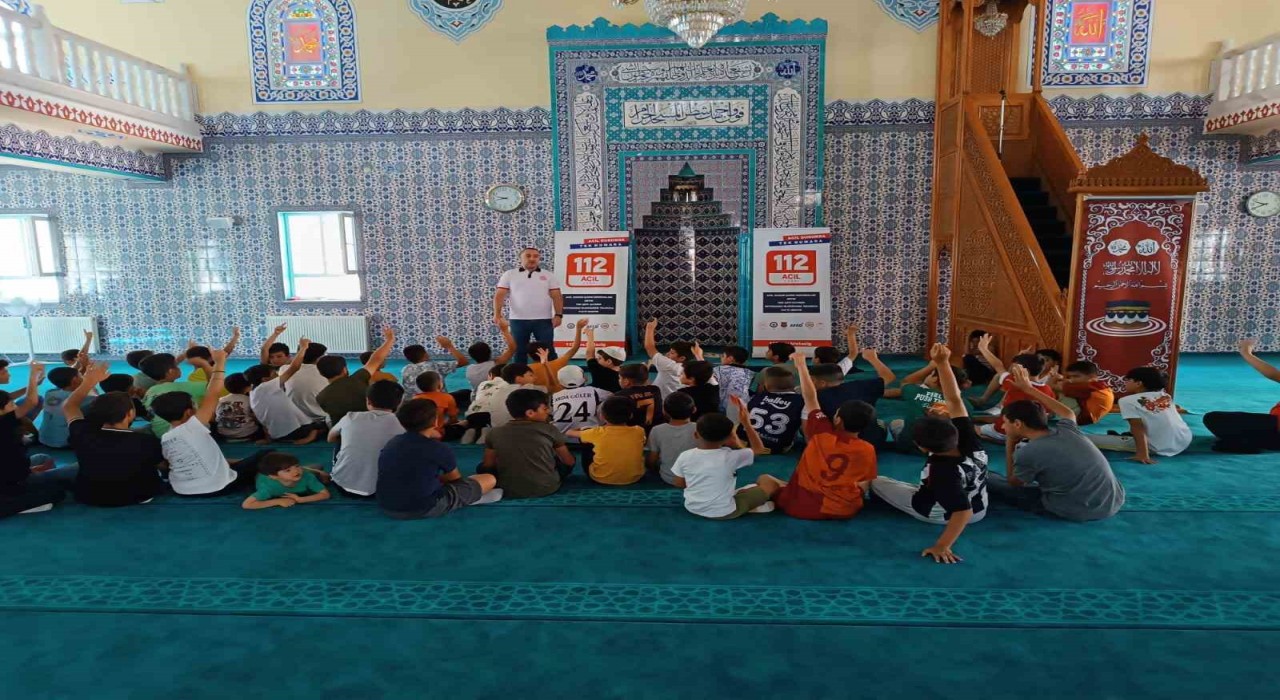Elazığda 112 ekipleri yaz Kuran kursu öğrencilerini bilgilendirdi