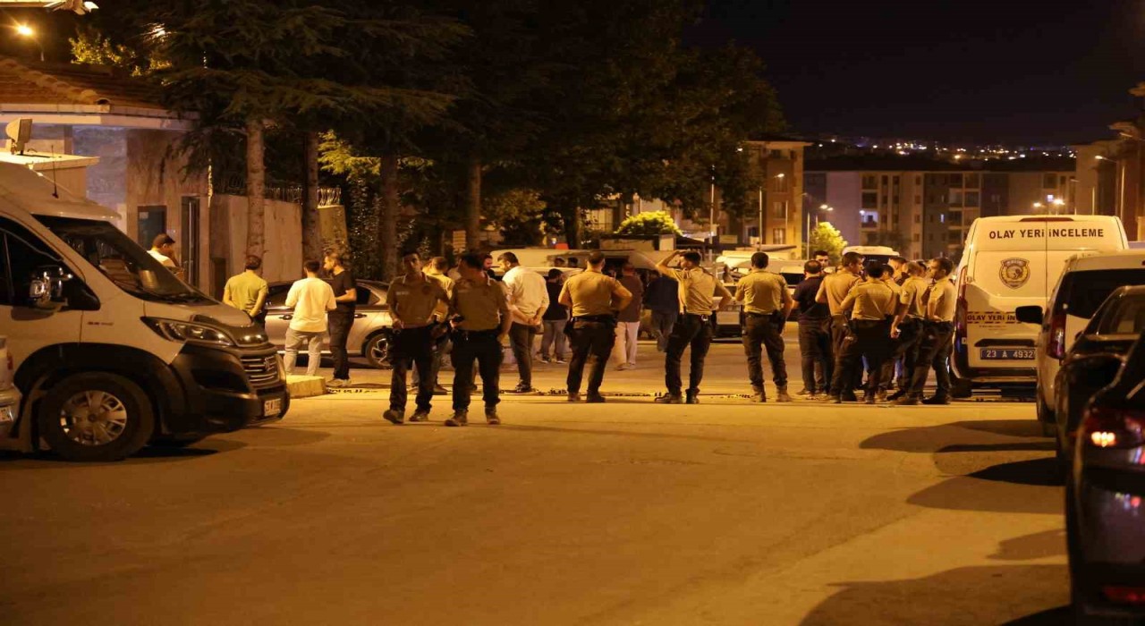 Elazığda iki aile arasında bıçaklı kavga : 3 yaralı