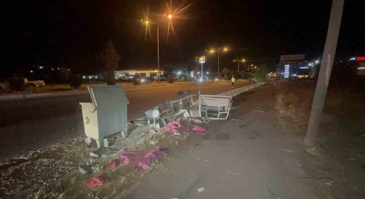 Elazığda otomobil ile elektrikli motosiklet çarpıştı: 2si ağır 3 yaralı