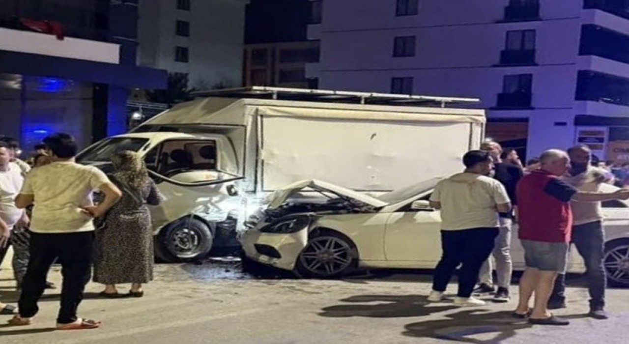 Elazığda pikap ile otomobil çarpıştı: 3 yaralı