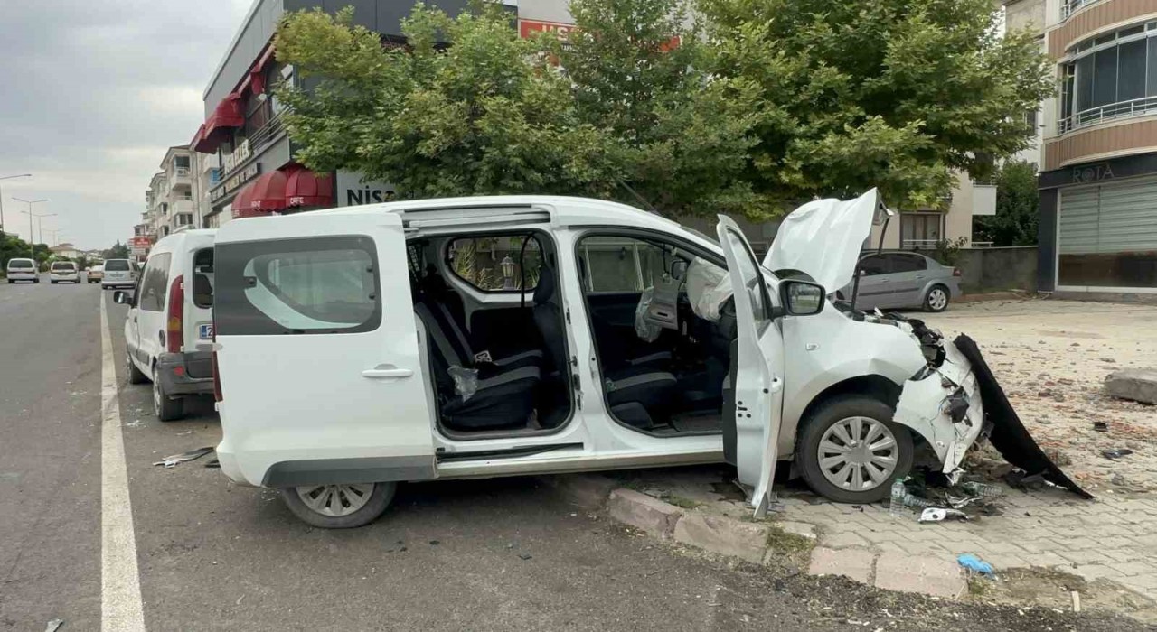 Elazığda zincirleme trafik kazası: 3 yaralı