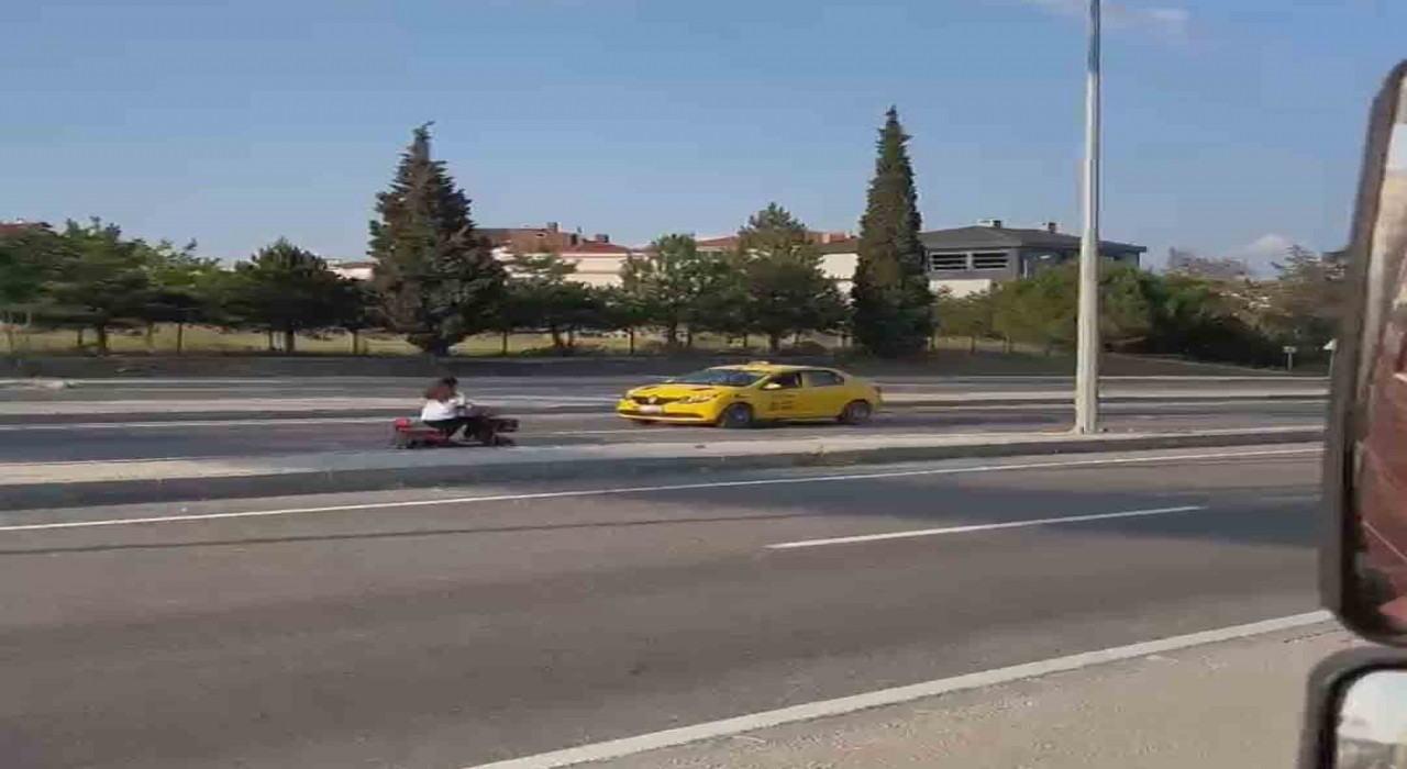 Elektrikli bisikletle ters yönde ilerlerken kameraya yakalandı