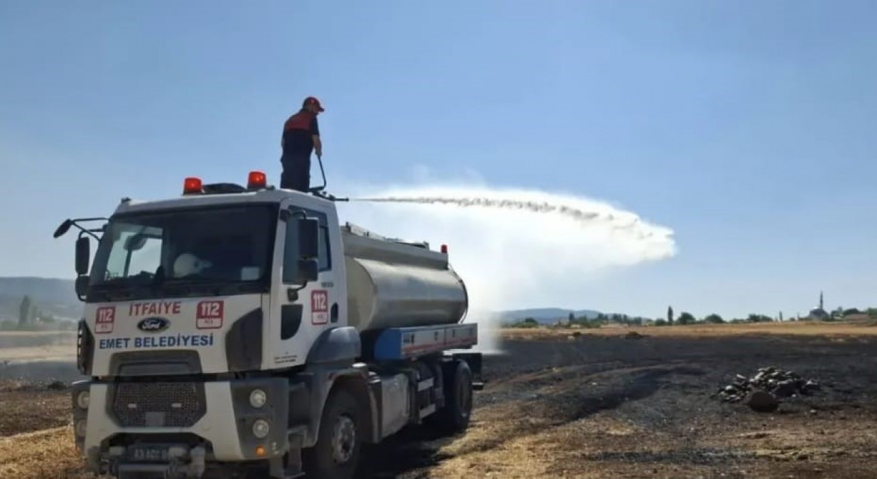 Emette biçerdöver kaynaklı yangında yaklaşık 500 dekar ekili alan zarar gördü