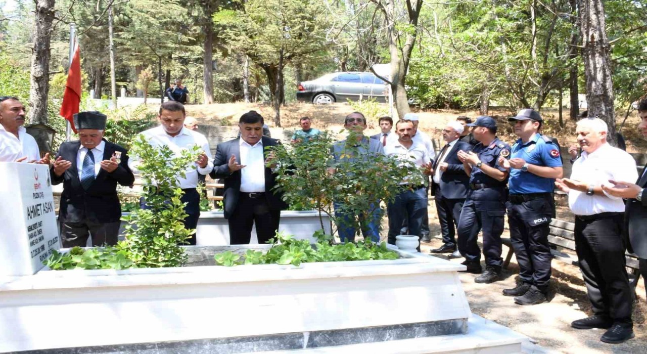 Emette şehit mezarları ve şehit aileleri ziyaret edildi