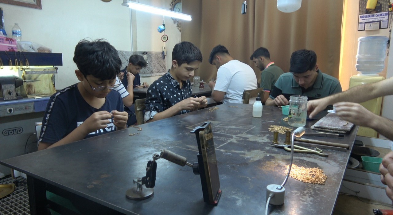 En pahalı zanaatın ustalığını öğreniyorlar