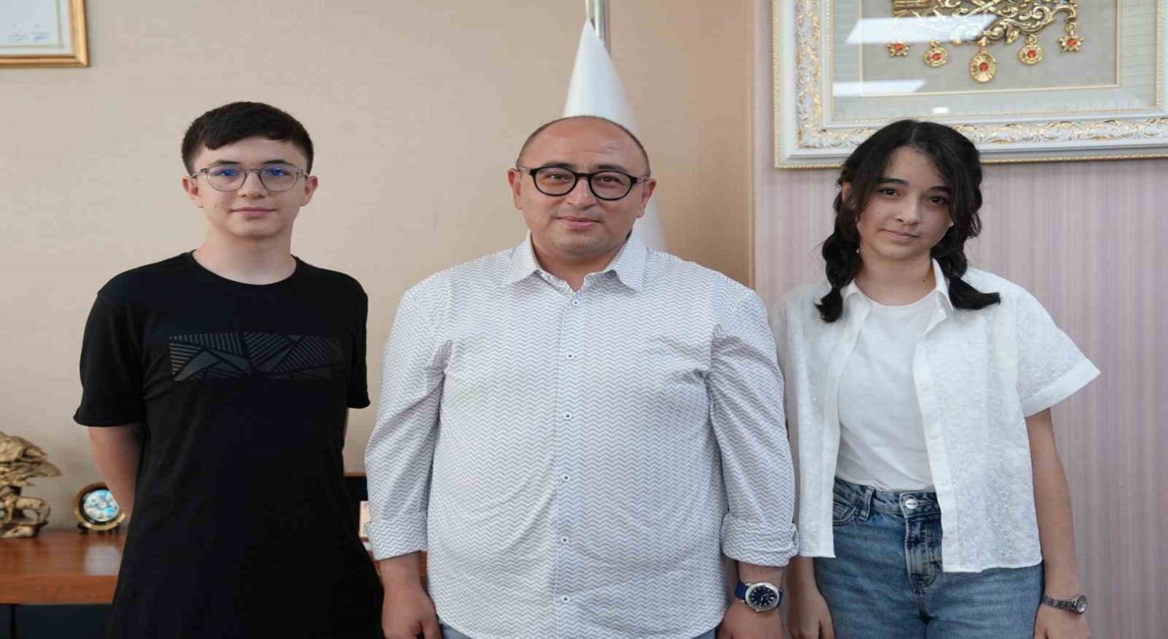 Erdemli Belediyesi Kurs Merkezi  LGSde iki Türkiye birincisi çıkardı