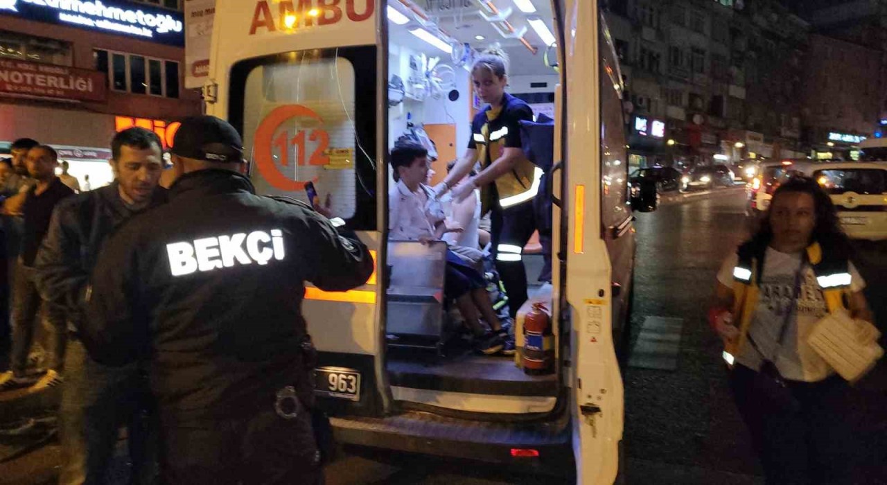 Ereğlide iki hafif ticari araç çarpıştı, 7 kişi yaralandı
