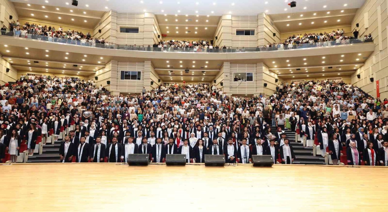 ERÜ Sağlık Bilimleri Fakültesinden 295 öğrenci mezun oldu