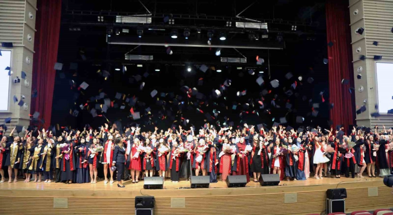 ERÜ Veterinerlik Fakültesinde mezuniyet heyecanı