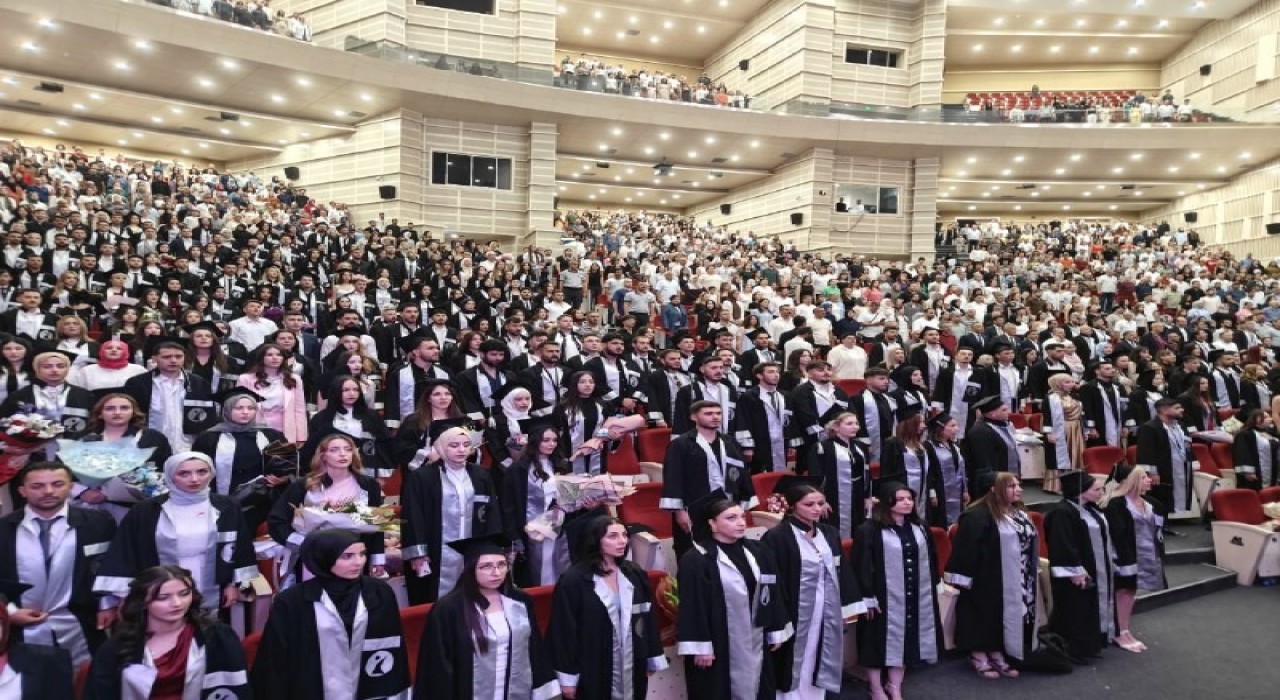 ERÜde genç iletişimciler mezun oldu