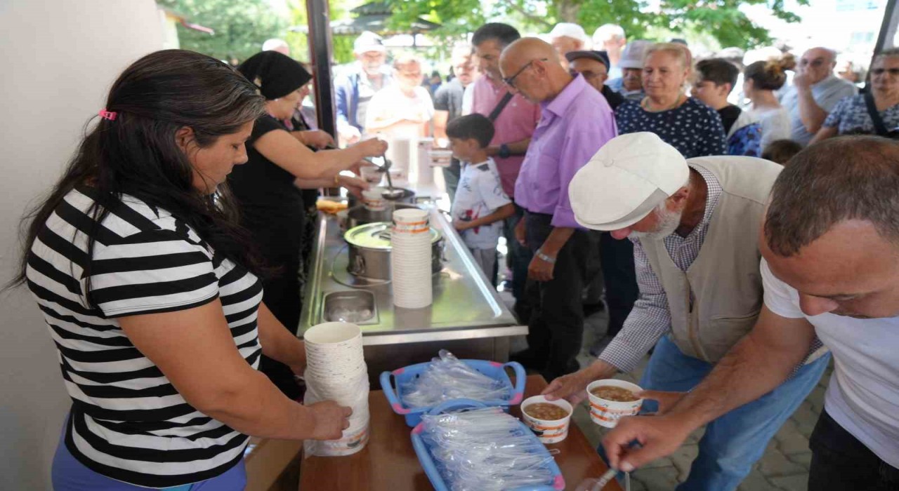 Erzincanda 5 bin kişilik aşure ikramı