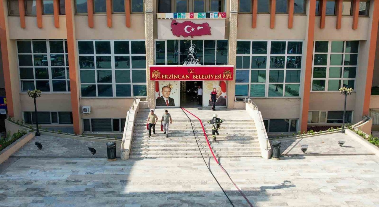 Erzincanda gerçeği aratmayan yangın tatbikatı yapıldı