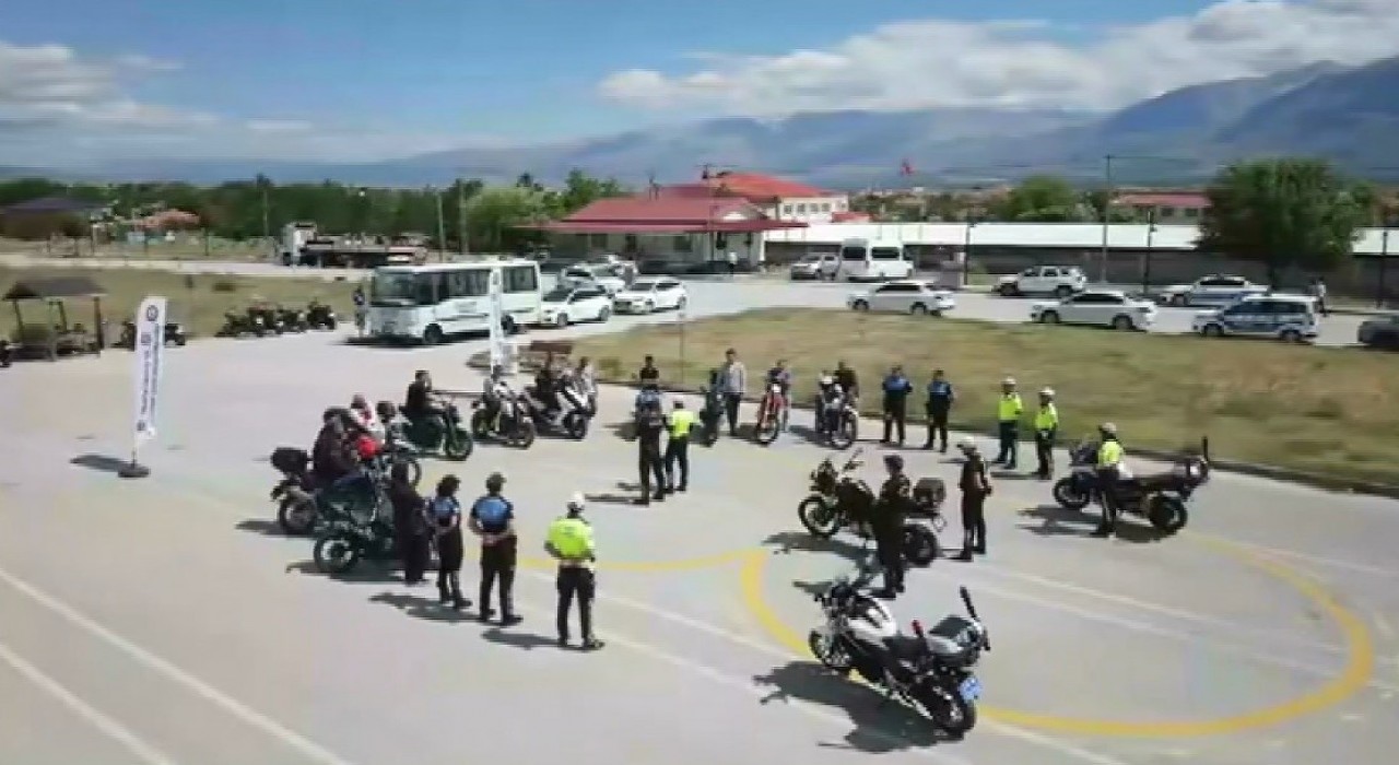 Erzincanda motosiklet sürücülerine güvenli sürüş eğitimi verildi