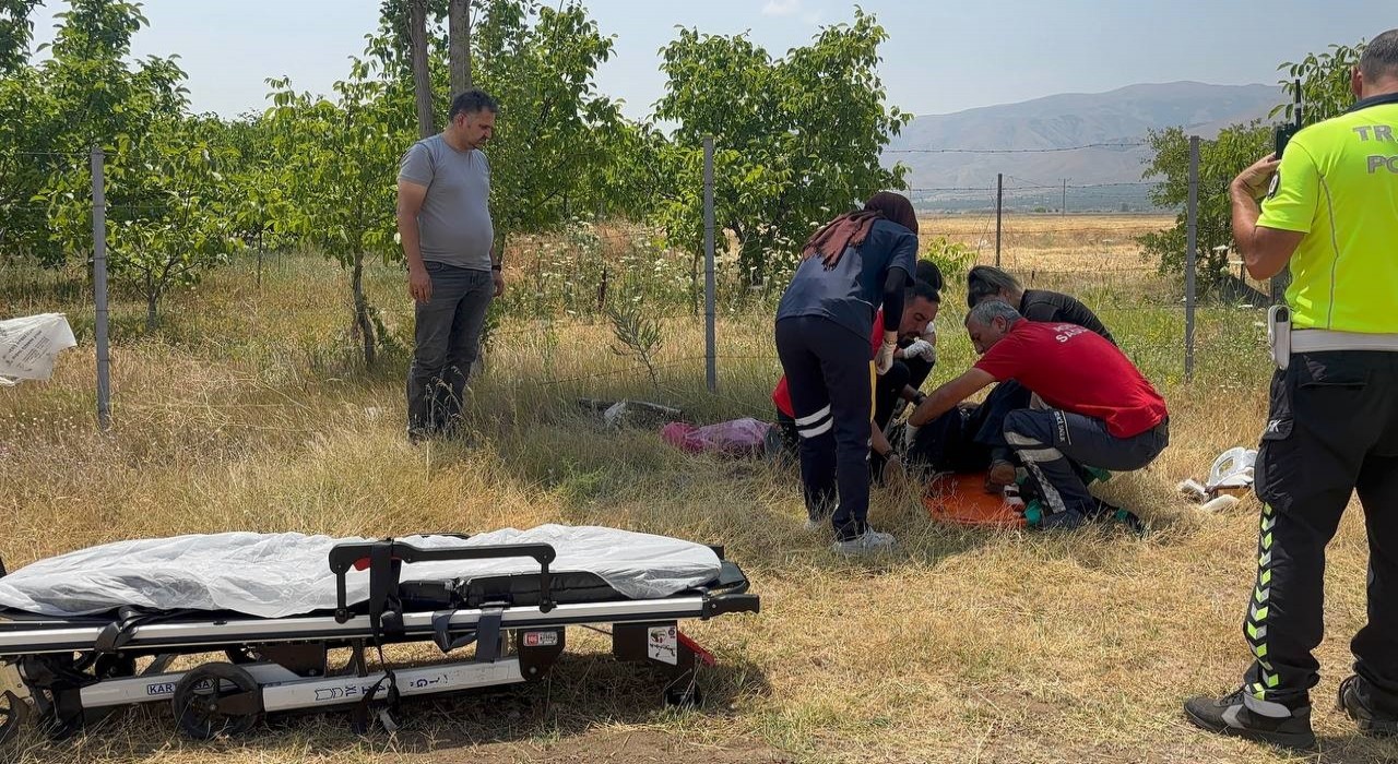 Erzincanda şarampole uçan otomobilin sürücüsü yaralandı