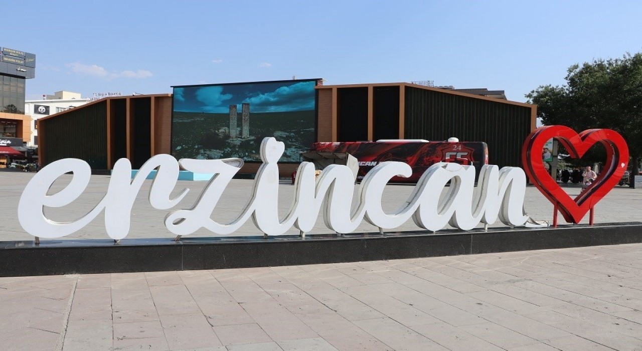 Erzincanda termometreler 39 dereceyi gördü; sokaklar boş kaldı