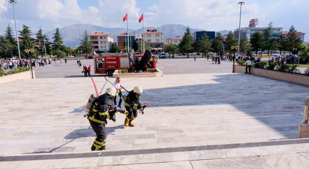 Erzincanda yangın, kurtarma ve tahliye tatbikatı yapıldı