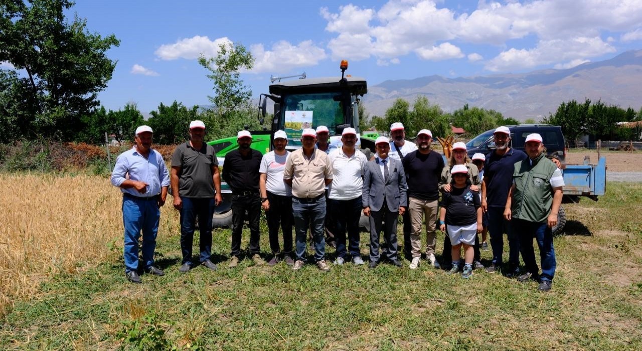 Erzincanın Mahmutlu köyünde tarla günü düzenlendi