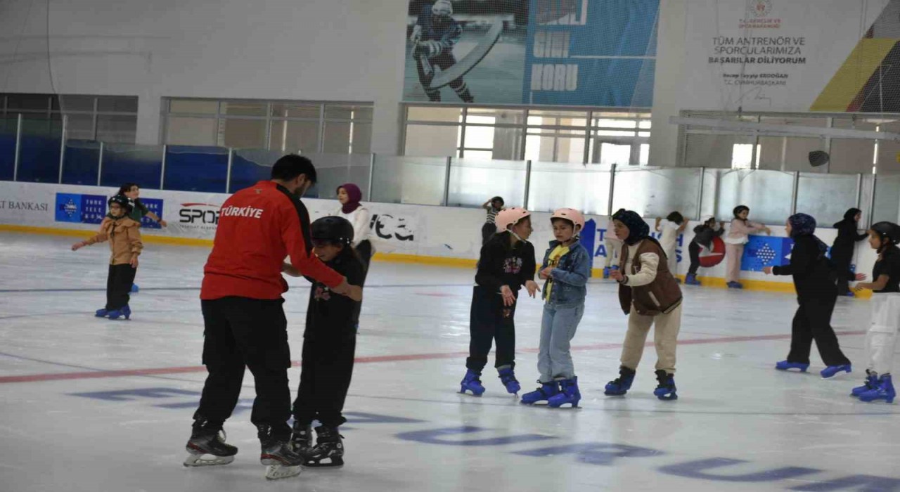 Erzurum GSİMden Yaz Kuran Kurslarına buz pateni eğitimi