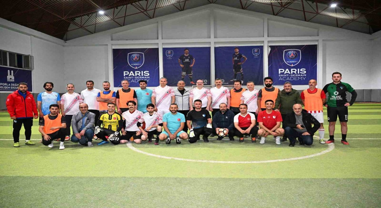Erzurum protokolü ve medya mensupları Sağlıklı yaşam için sahaya çıktı