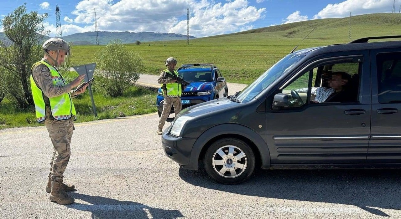 Erzurumda 26 düzensiz göçmen yakalandı