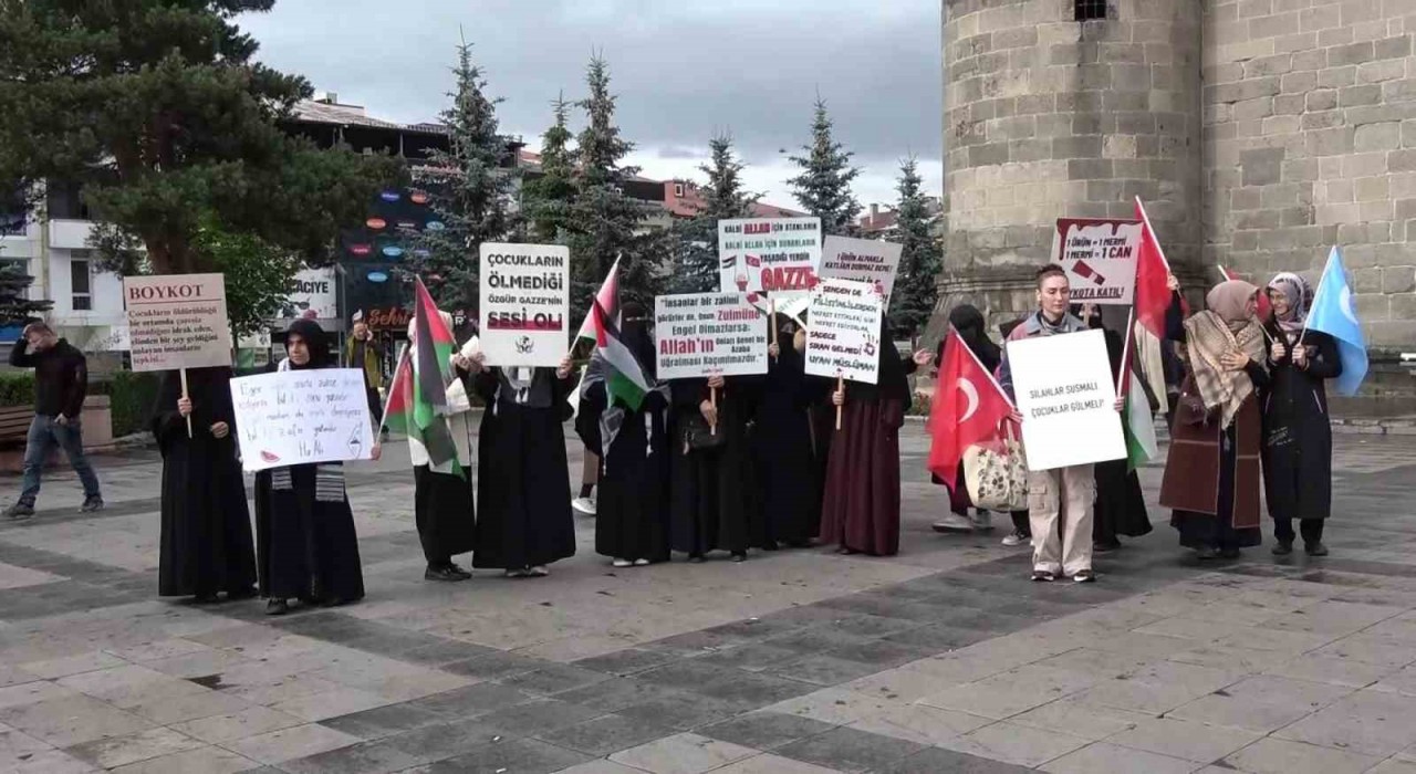 Erzurumda sağlık çalışanları Gazze için yürüdü