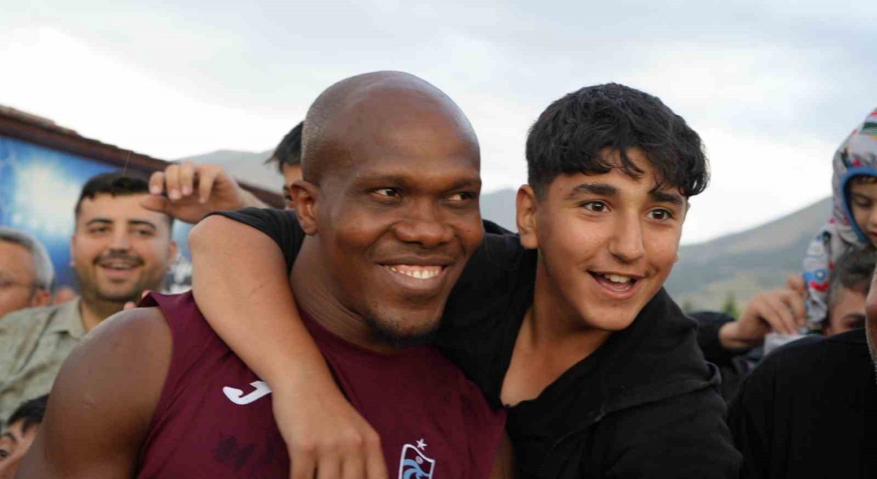 Erzurumdaki üçüncü taraftar buluşmasında Trabzonspora yine sevgi seli