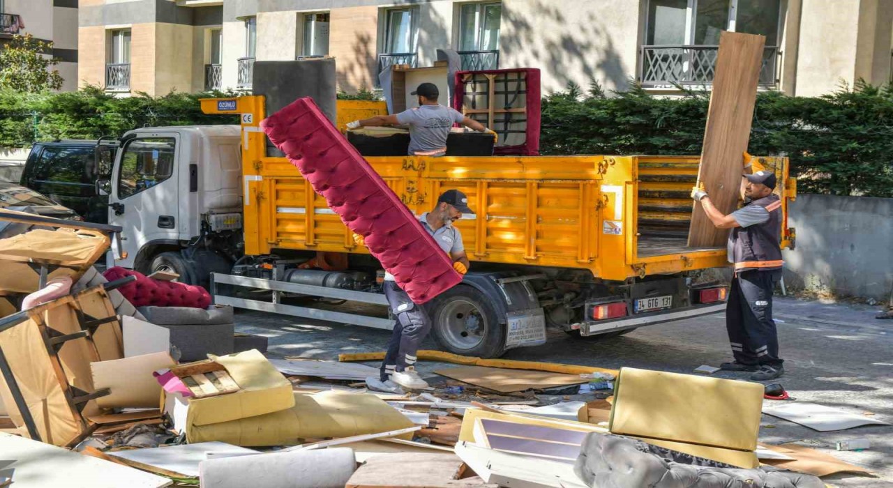 Esenyurt Belediyesinden mahallelere kaba atık seferberliği