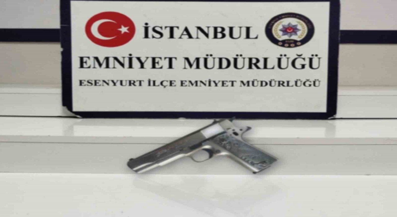 Esenyurtta ayağı alçılı bir şüpheli tartıştığı sürücüye ateş açtı: O anlar kamerada