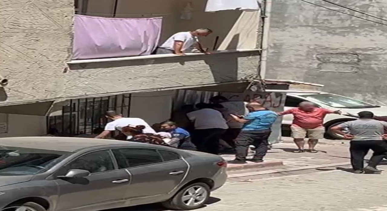 Esenyurtta ev sahibi ile kiracı arasında kavga