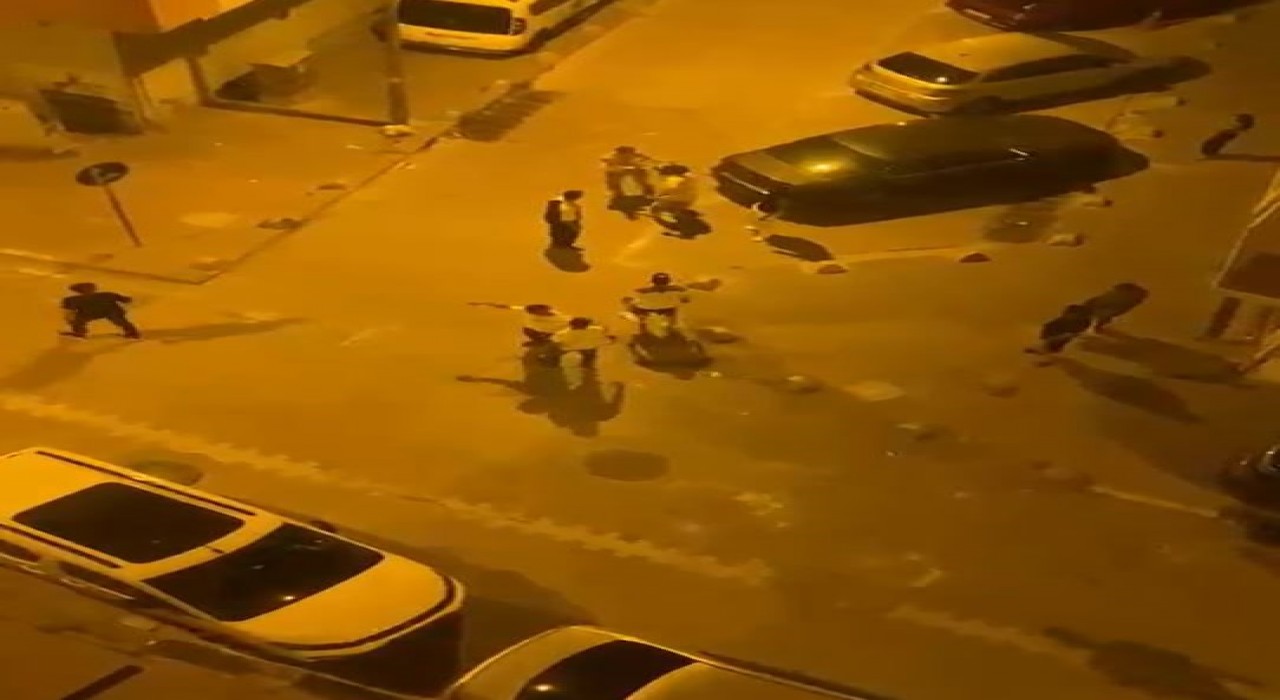 Esenyurtta gençler arasındaki kavga kamerada