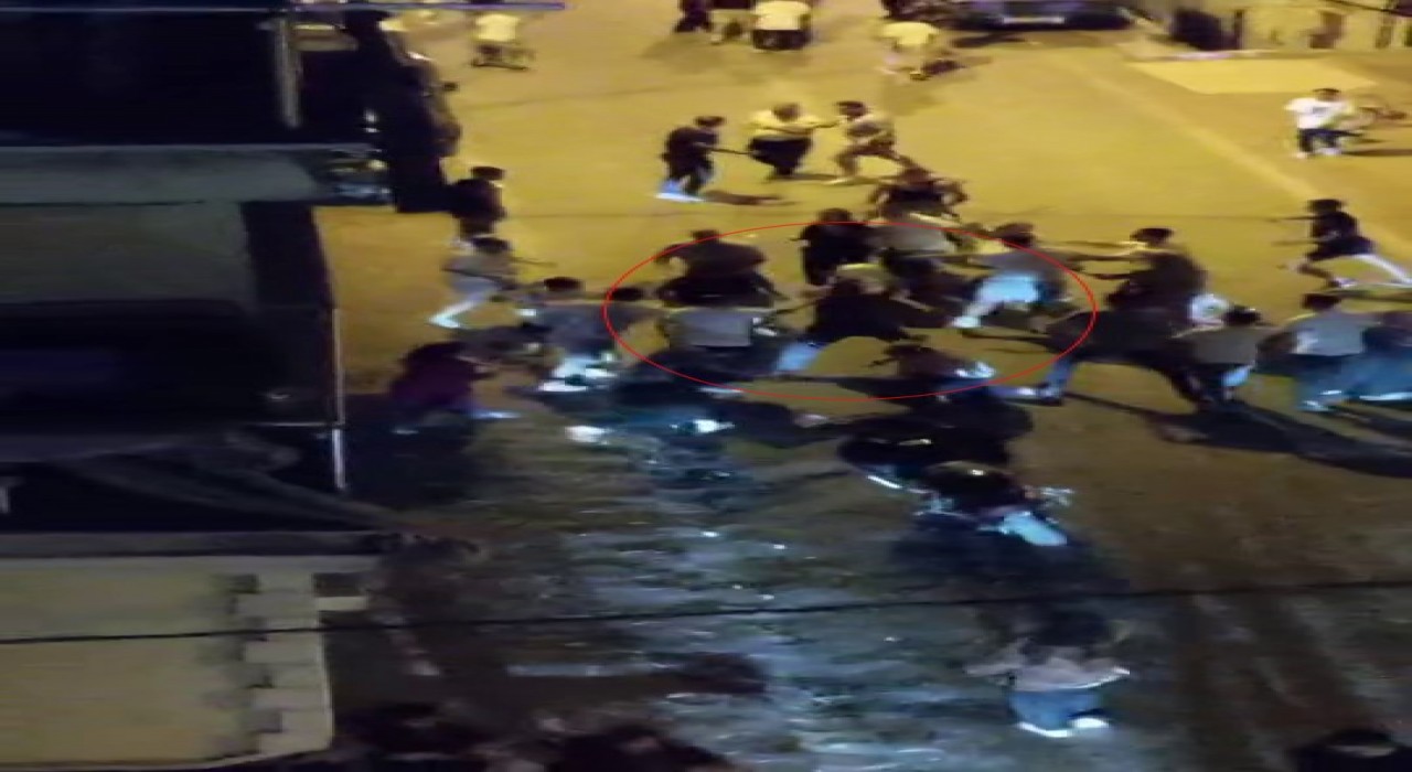 Esenyurtta iki aile arasında gürültü kavgası: Polisin motosikletteki kaskını alıp komşusuna saldırdı