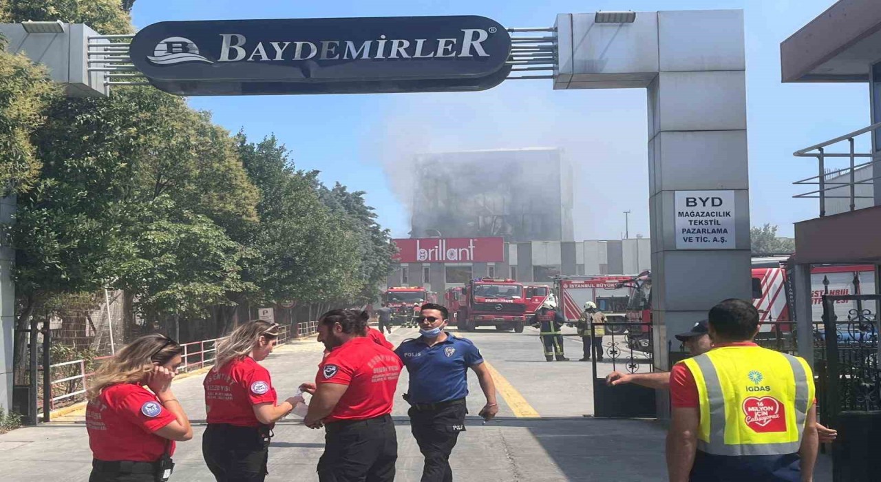 Esenyurtta tekstil fabrikasında korkutan yangın