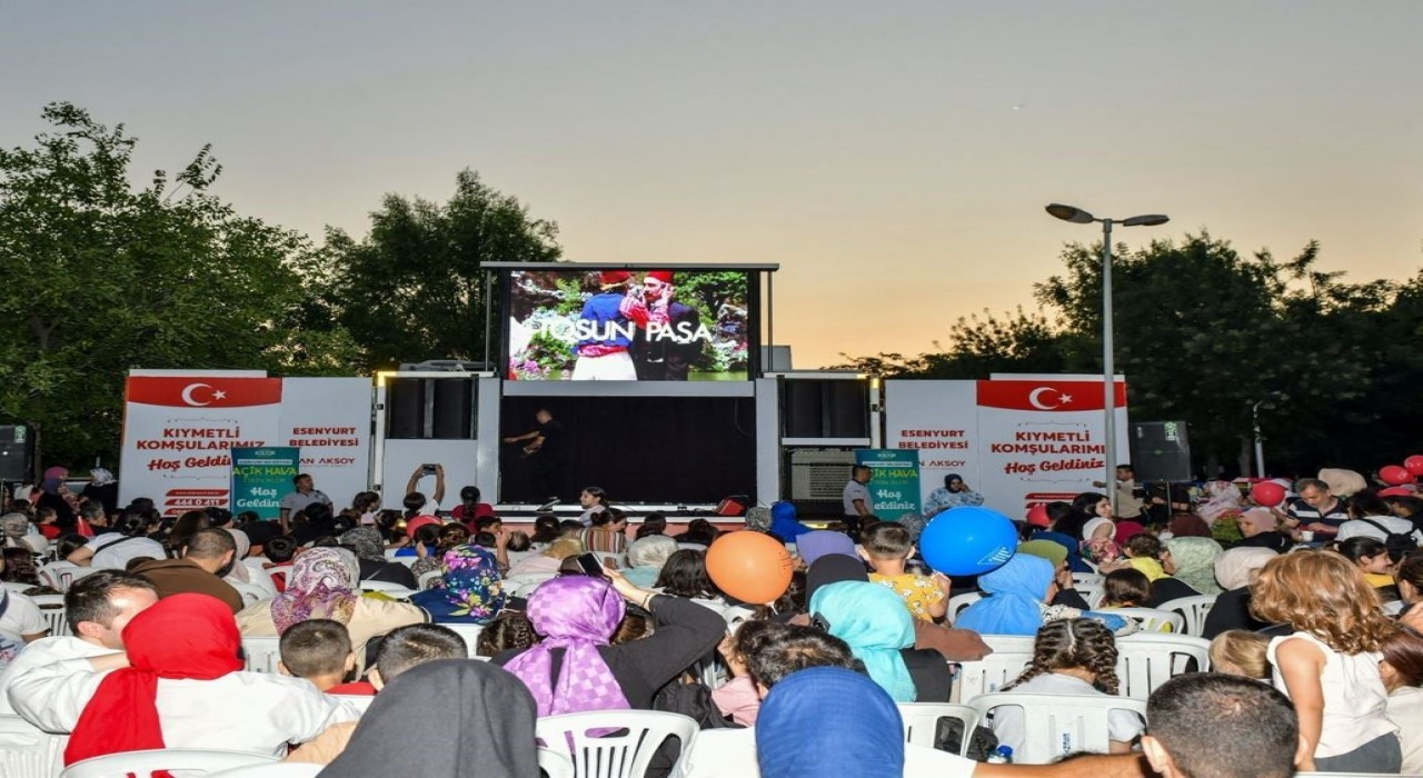 Esenyurtta yaz akşamları renkleniyor: Açık hava etkinliklerine yoğun ilgi