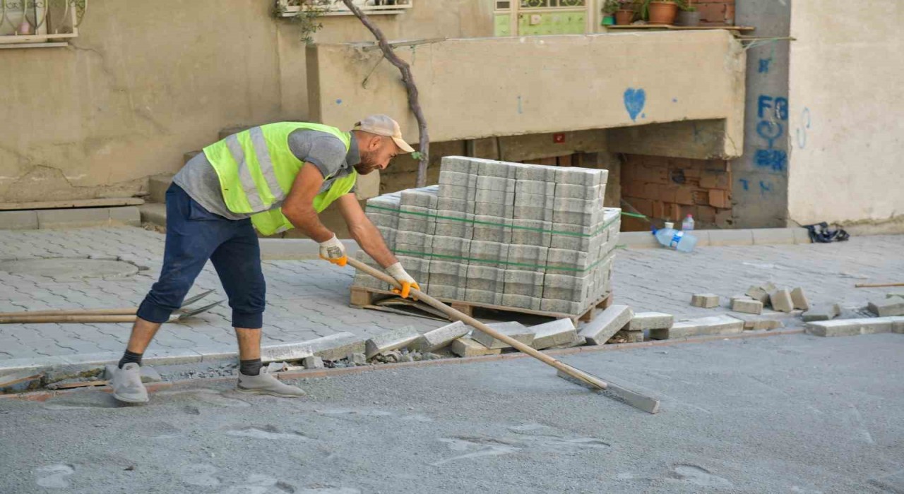 Esenyurtun sokakları yenileniyor: Parke çalışmaları ilçe genelinde sürüyor