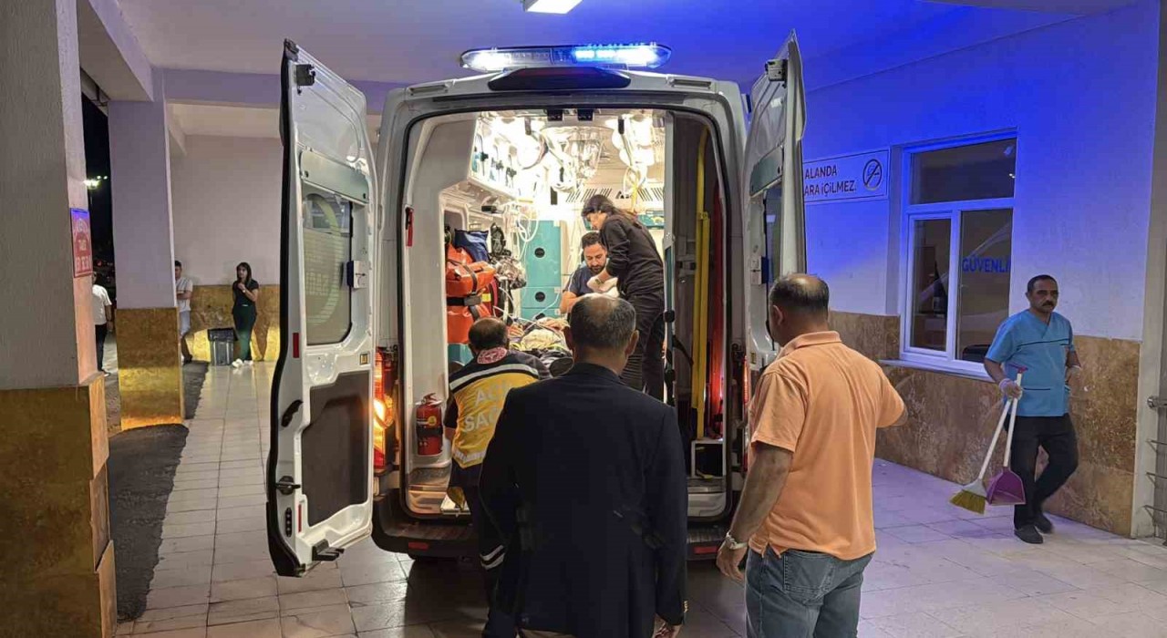 Eski Bitlis Valisi Karaömeroğlu, Sivasta trafik kazası geçirdi