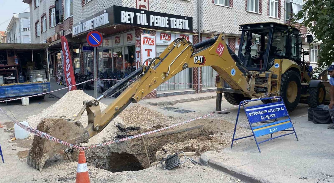 ESKİnin altyapı çalışmasında göçük: 2 yaralı