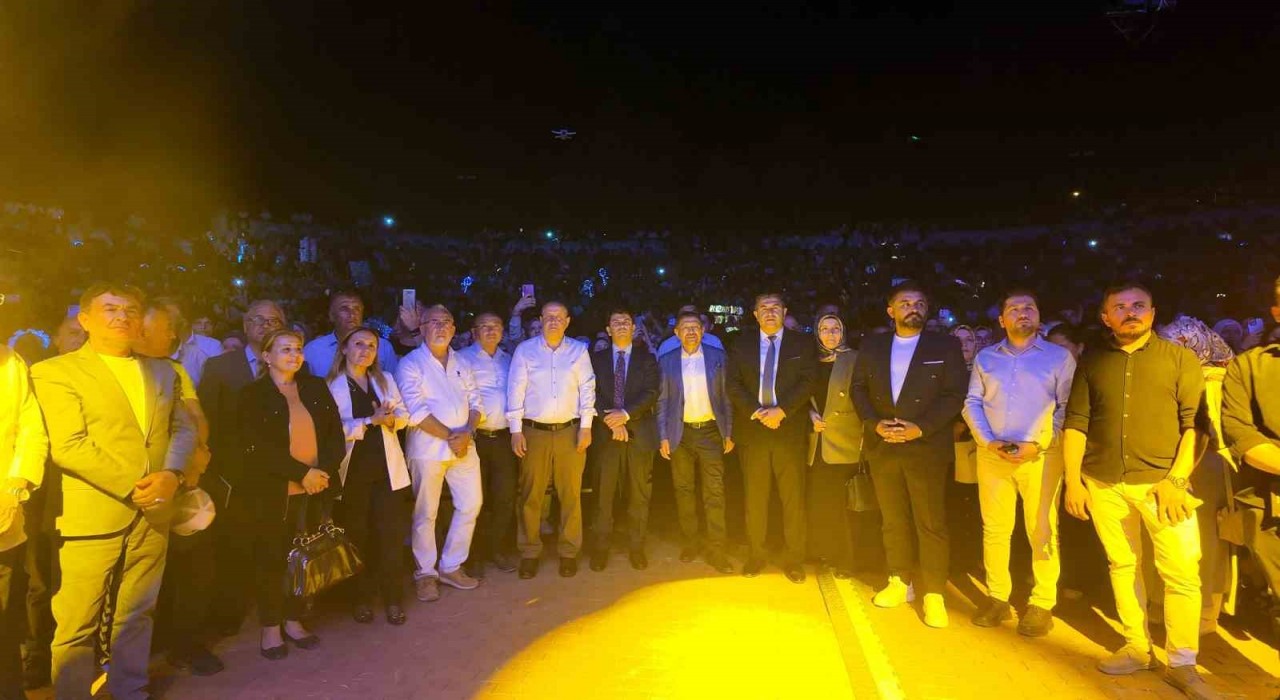 Eskişehir yangını nedeniyle Gediz Tarhana Festivalinde plalanan Sıla-Samet Şahin konseri iptal edildi