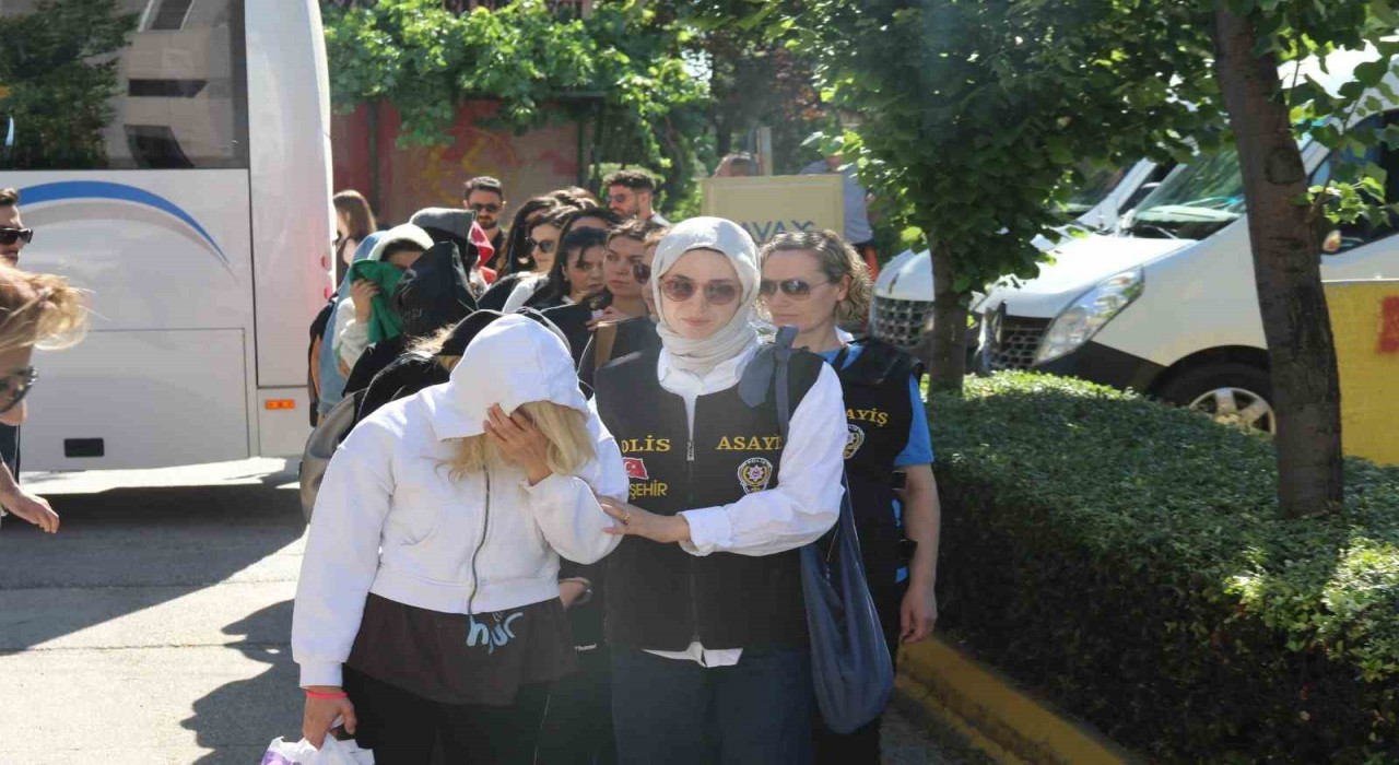 Eskişehirde aylar süren fuhuş operasyonunda 19 şüpheli yakalandı