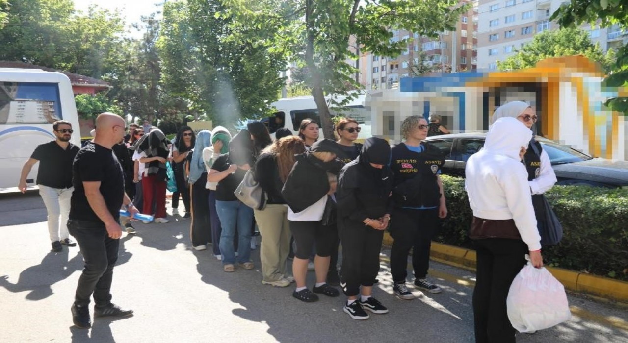 Eskişehirde fuhuş operasyonu: 11 kişi tutuklandı