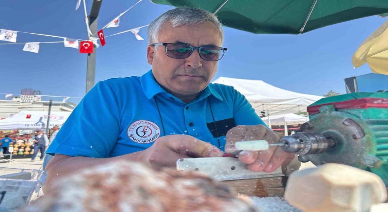 Eskişehirin ‘beyaz altını lületaşı Vanda ilgi odağı oldu