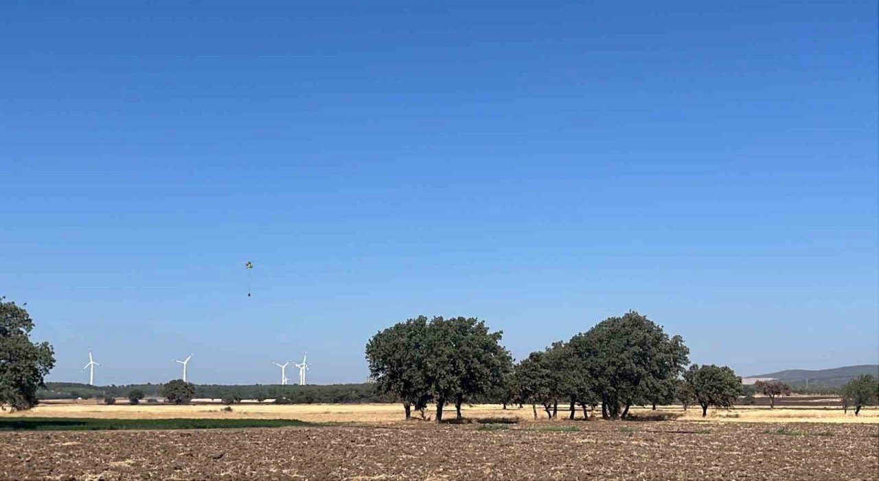 Ezinede tarım arazisinde çıkan yangın kontrol altına alındı