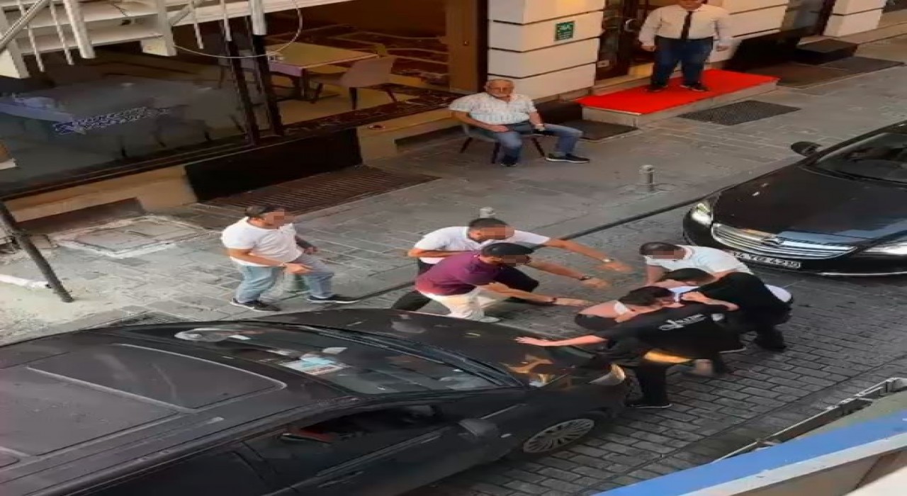 Fatihte yol verme kavgası kamerada