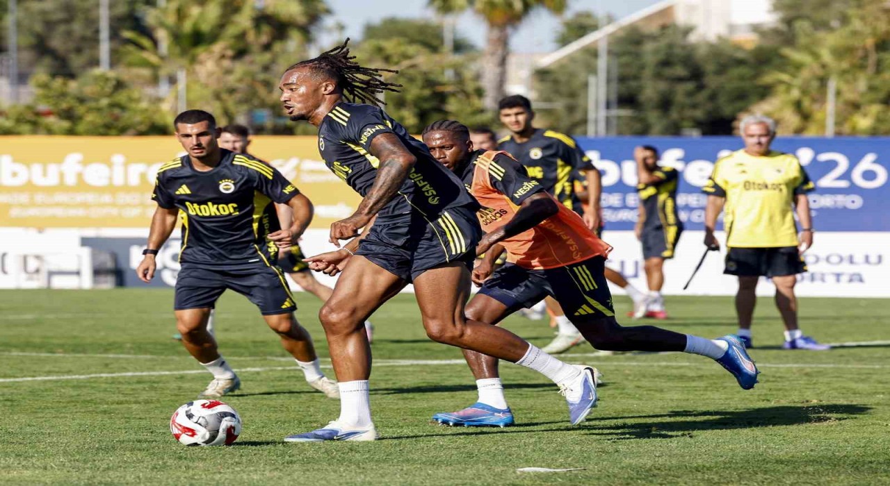 Fenerbahçe, hazırlıklarını çift idmanla sürdürdü