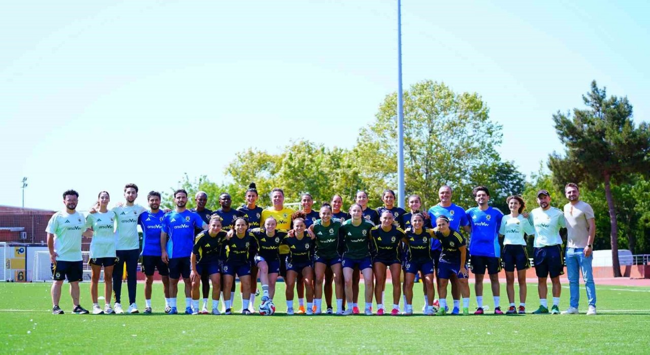 Fenerbahçe Kadın Futbol Takımı, yeni sezon hazırlıklarına başladı
