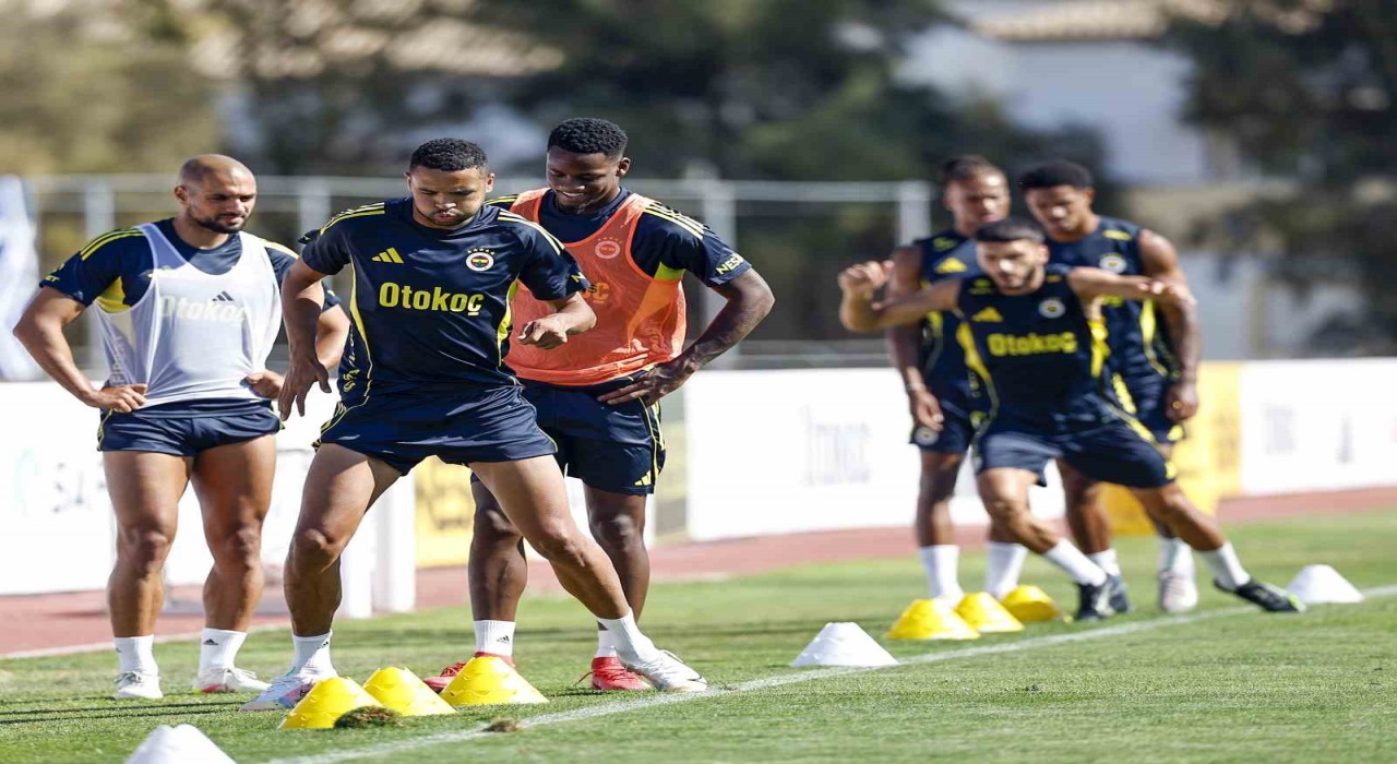 Fenerbahçe, yeni sezon hazırlıklarını sürdürdü