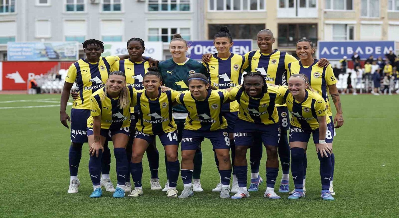 Fenerbahçede 17 oyuncunun sözleşmesi uzatıldı